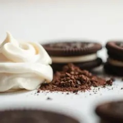 Czy Oreo jest wegańskie? Odkryj ukryte zagrożenia dla wegan
