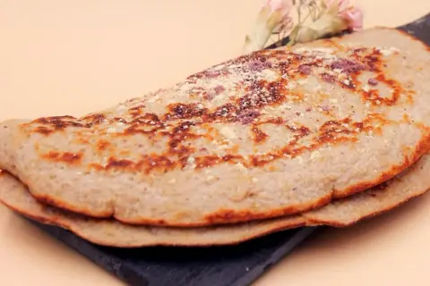 Słodki omlet, idealny na śniadanie. Ten przepis na omlet na słodko zachwyci każdego.