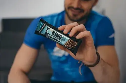 Czy batony proteinowe tuczą? Odkryj prawdę o ich wpływie na wagę