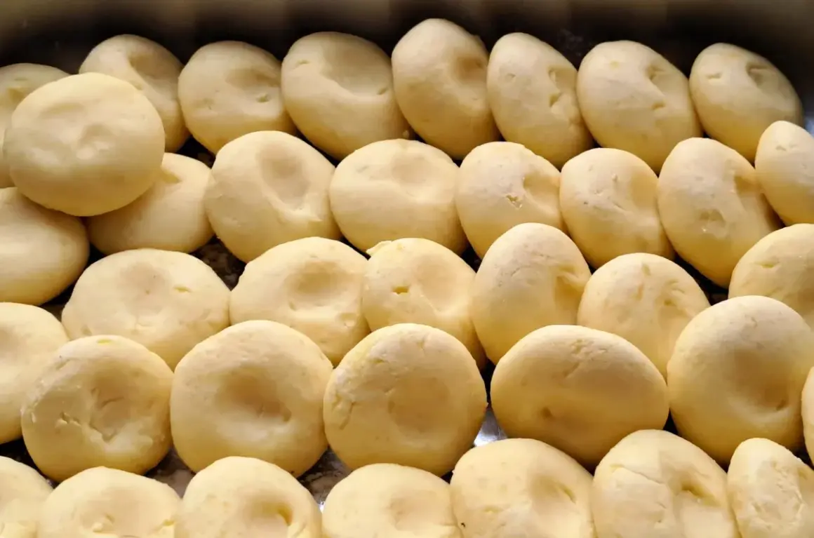 Gotowe do gotowania kluski śląskie, idealne do sosu. Zobacz, jak zrobić kluski śląskie krok po kroku!