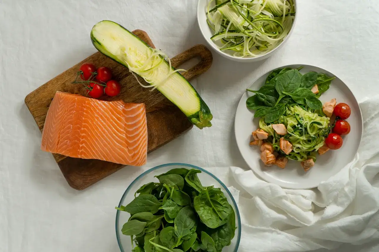 Roślinny low carb - proste przepisy i plan na sycący dzień