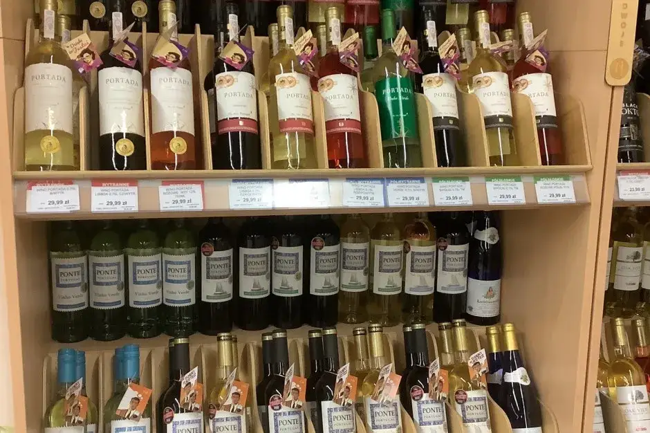 Zdjęcie Wino wegańskie czym się różni – poznaj kluczowe różnice i etykę produkcji