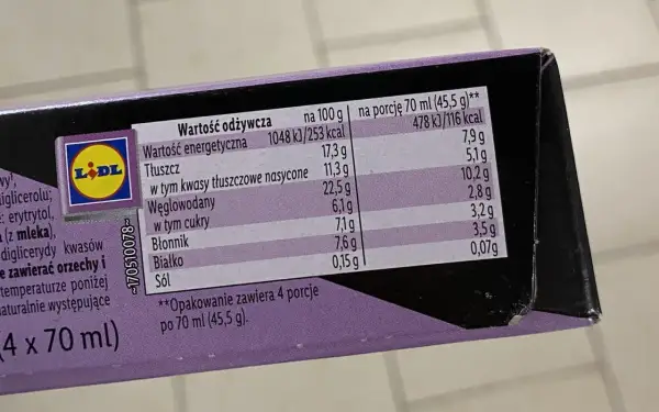 Gdzie kupić lody proteinowe Gelatelli? Opakowanie zawiera tabelę wartości odżywczych, w tym kalorie, tłuszcz, węglowodany i białko.