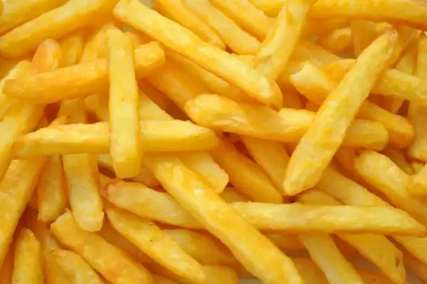 Złociste frytki z McDonald's, idealne na szybką przekąskę. Zastanawiasz się nad ich frytki mcdonald kcal?